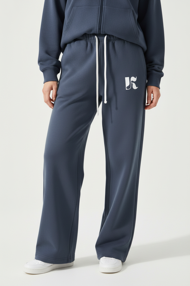 Close-up — Navy Essential SweatPants